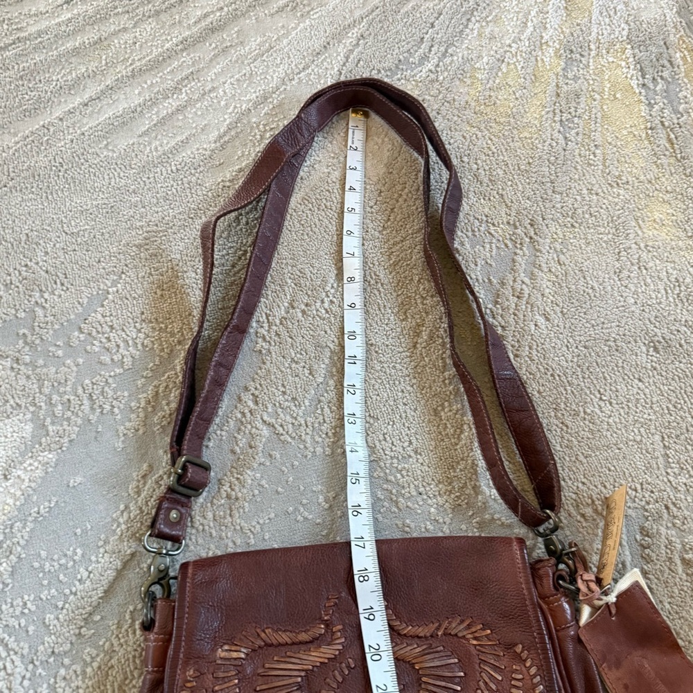 Old Trend Brown cognac leather crossbody bag tooled embossed Meadow Wind bag new - Picture 7 of 12